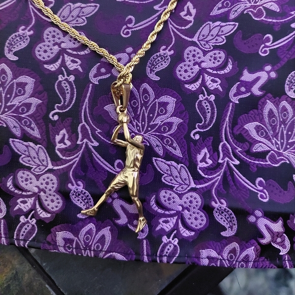 18K Gold Plated Kobe/Jordan 🏀 Basketball Player Pendant and 18K Rope Chain - Picture 6 of 9